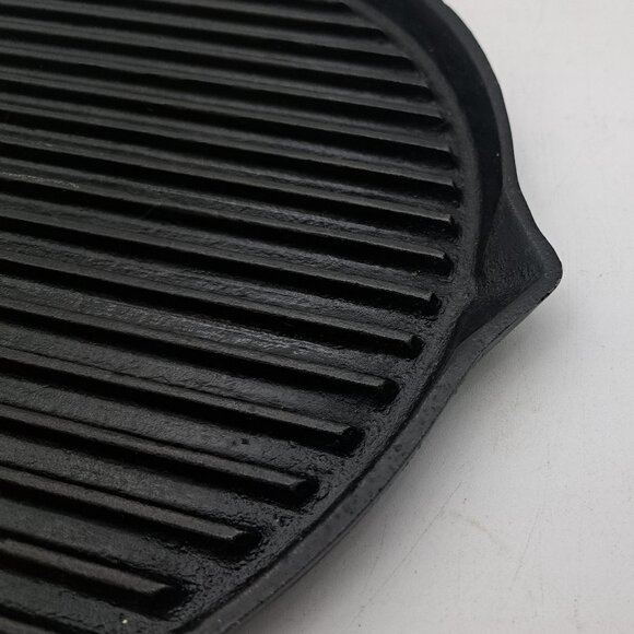Bhouka Iron Grill or Griddle Made in Canada by Coral - Picture 10 of 11